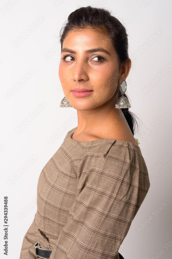 سارا مقدم